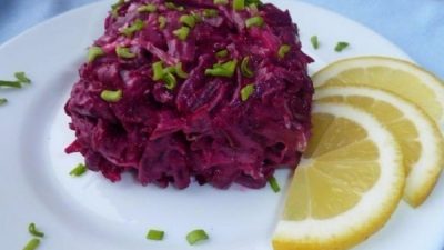 Салат из свеклы, яиц и пекинской капусты