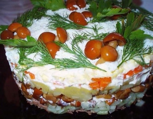 Салат из телятины с опятами и картофелем