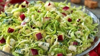 Салат из яблок с брюссельской капустой