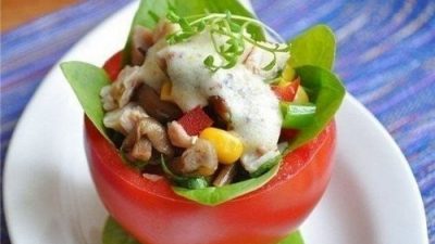 Слоеный салат-коктейль с ветчиной и болгарским перцем