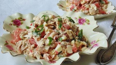 Салат «Коралл» с курицей и крабовым мясом