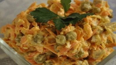Салат «Купеческий» со свининой и зеленым горошком