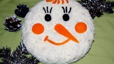 Салат куриный с картофелем и грибами «Снеговик»