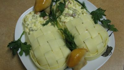 Салат «Лапоточки и грибочки» с опятами