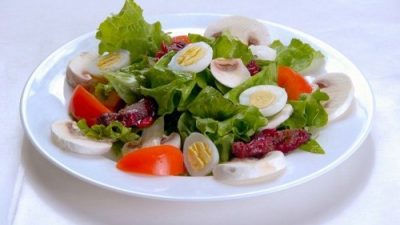 Салат Лионский с томатами черри и шампиньонами