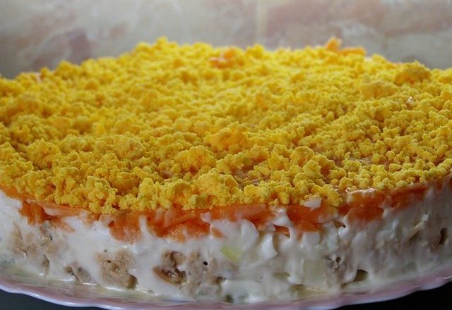 Салат «Мимоза» с семгой, пошаговый рецепт на ккал, фото, ингредиенты - Amaliya