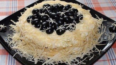 Салат «Первый снег» с виноградом