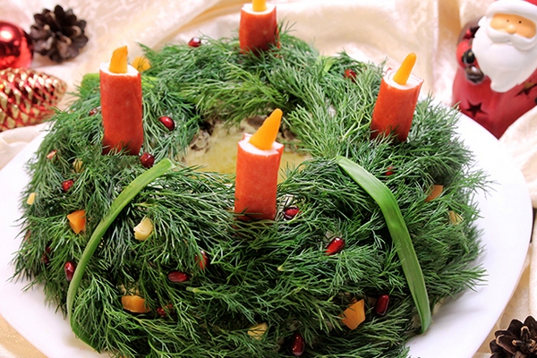 Салат «Рождественский венок» с рисом