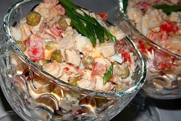 Салат с курицей, грибами, помидорами и болгарским перцем - рецепт с пошаговыми фото