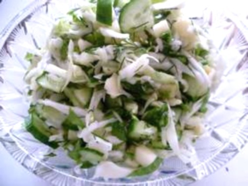 Салат с огурцом, капустой и яблоками по-татарски
