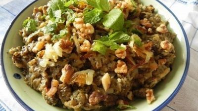 Салат с печеными баклажанами и грецкими орехами