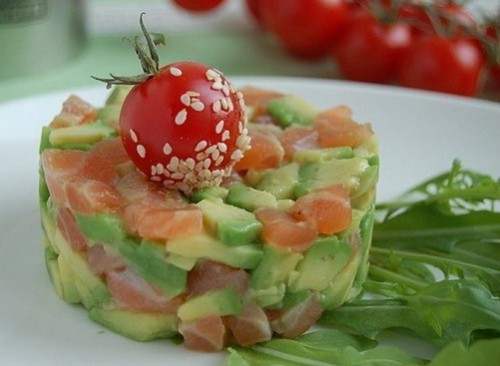 Салат с семгой и авокадо: вкусные рецепты от Шефмаркет