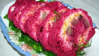 Салат «Сельдь под шубой» рулетом классический