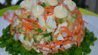 Салат «Шедевр» с копченой курицей