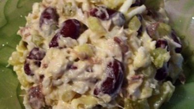 Салат скандинавский из скумбрии с вишней