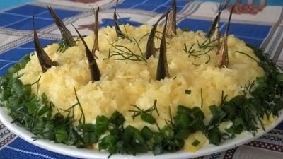 Салат слоеный «Рыбки в пруду»