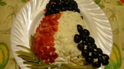 Салат «Снегирь» с красной рыбой