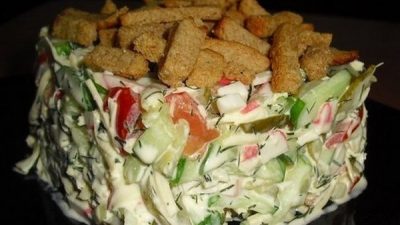 Салат «Сочная хрустяшка» с крабовыми палочками