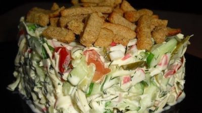 Салат «Сочная хрустяшка» с сухариками
