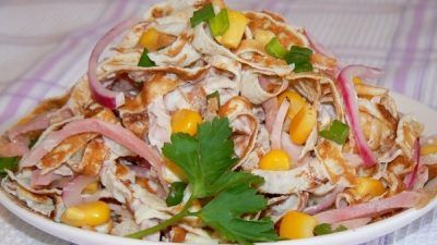 Салат «Солнечный» с копченой курицей
