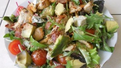 Салат «Супер Микс» с авокадо