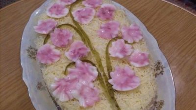 Салат «Ветка сакуры» с ананасом