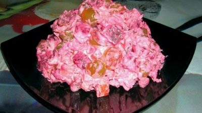 Салат «Жизнь в розовом цвете» с виноградом