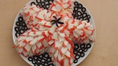 Салат «Звезда» из крабовых палочек, кукурузы и яиц