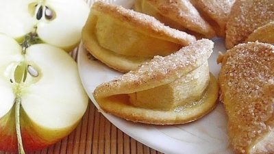 Сахарное печенье с яблоком