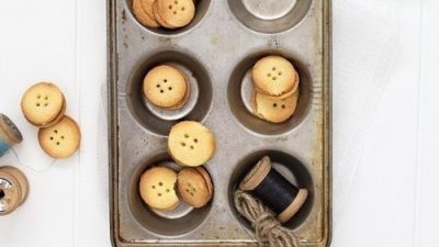 Сахарные пуговки с карамельной соленой начинкой