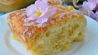 Сахарный пирог под сливками