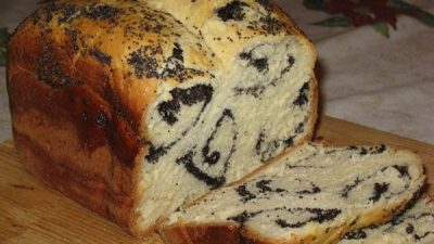 Сдобный хлеб с маковой начинкой
