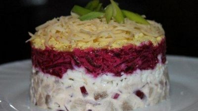 Селедочный салат с красным луком