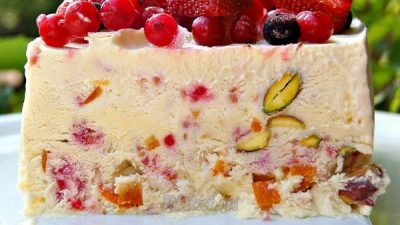 Семифредо с цукатами и фисташками