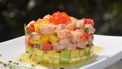 Севиче из красной рыбы, авокадо и манго