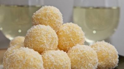 Шарики сырные в кокосовой стружке