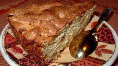 Шарлотка из хлеба и брынзы по-румынски