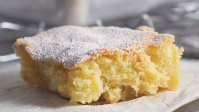Шарлотка с кислыми зелеными яблоками