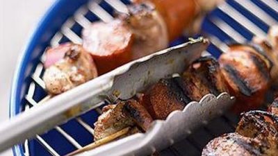 Шашлык из курицы с гороховым салатом