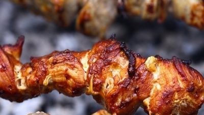 Шашлык из свинины с луком в кефире