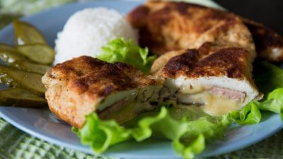 Шницель «Кордон блю» с сыром и ветчиной