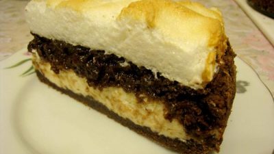 Шоколадная королевская ватрушка в белковой шапке