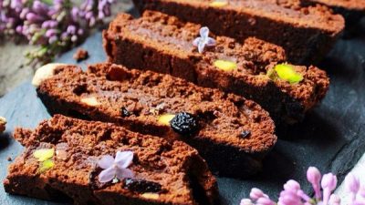 Шоколадно-миндальное печенье с изюмом