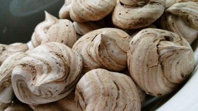 Шоколадное безе с корицей и кардамоном