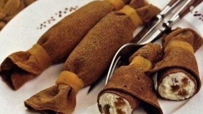 Шоколадные блинчики с творогом к завтраку