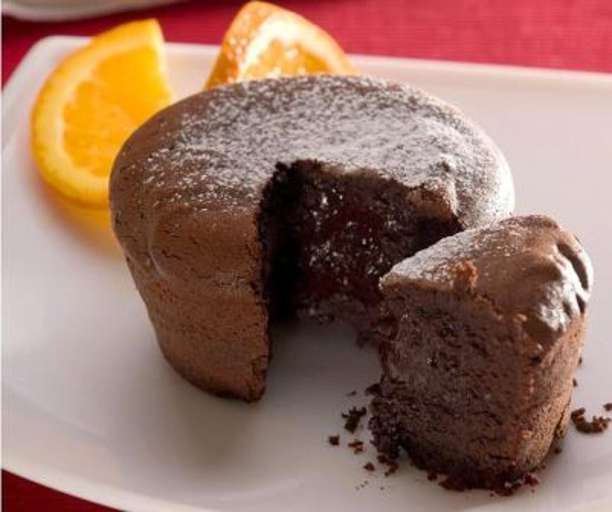 Творожно шоколадный кекс. Шоколадный кекс. Десерты шоколадные маффины. Маффины с шоколадом внутри. Вкусный шоколадный кекс.