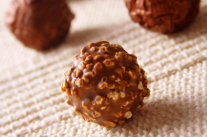 Шоколадные конфеты с орехами и сгущенкой