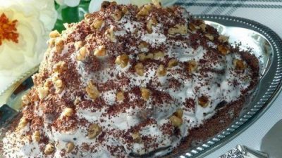 Шоколадный пряничный торт с ананасом