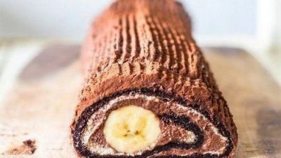 Шоколадный рулет с начинкой из бананов