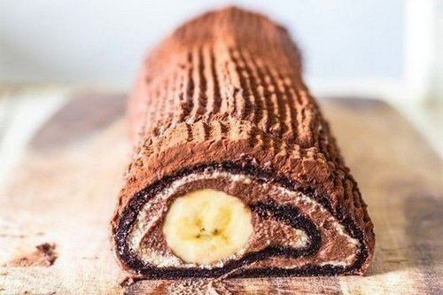 Шоколадный рулет с начинкой из бананов